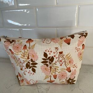 Dana Herbert Women’s Plastic Lined Cosmetic Bag Mushroom Floral Print NWOT